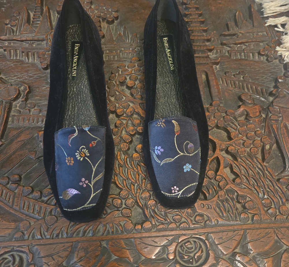 Enzo Angiolini Black Velvet Embroidered Floral Loafers